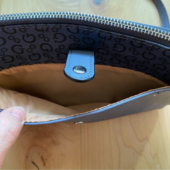 Guess Ladies Jaslynn Crossbody Top Zip - Picture 3 of 11